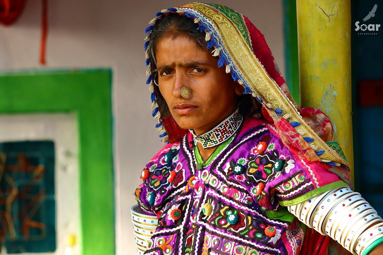 Aditya-Gujarat-lady-people-textiles